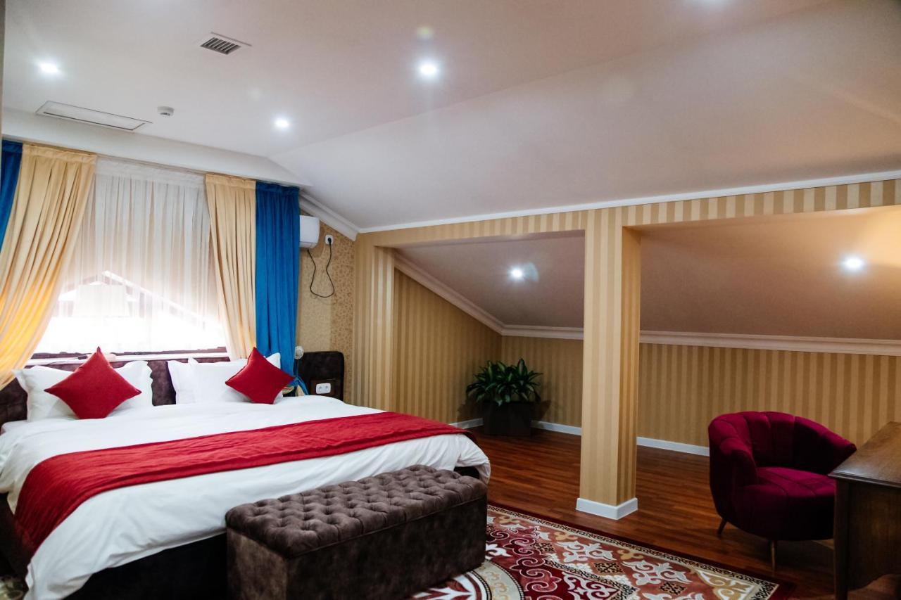 Boutique Hotel Silk Way Turkistan Buitenkant foto